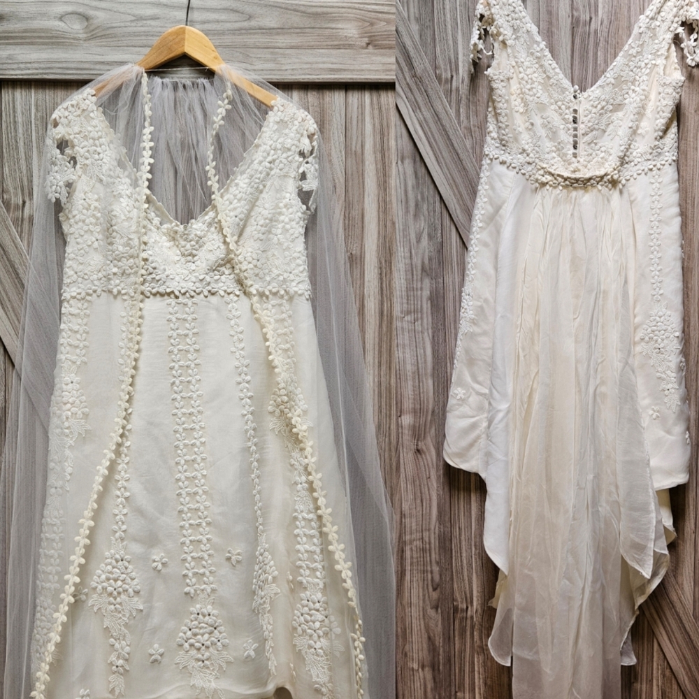 Vintage 1960 Miss Betsy Bridal Wedding Gown Floral Chiffon & Lace Bodice
